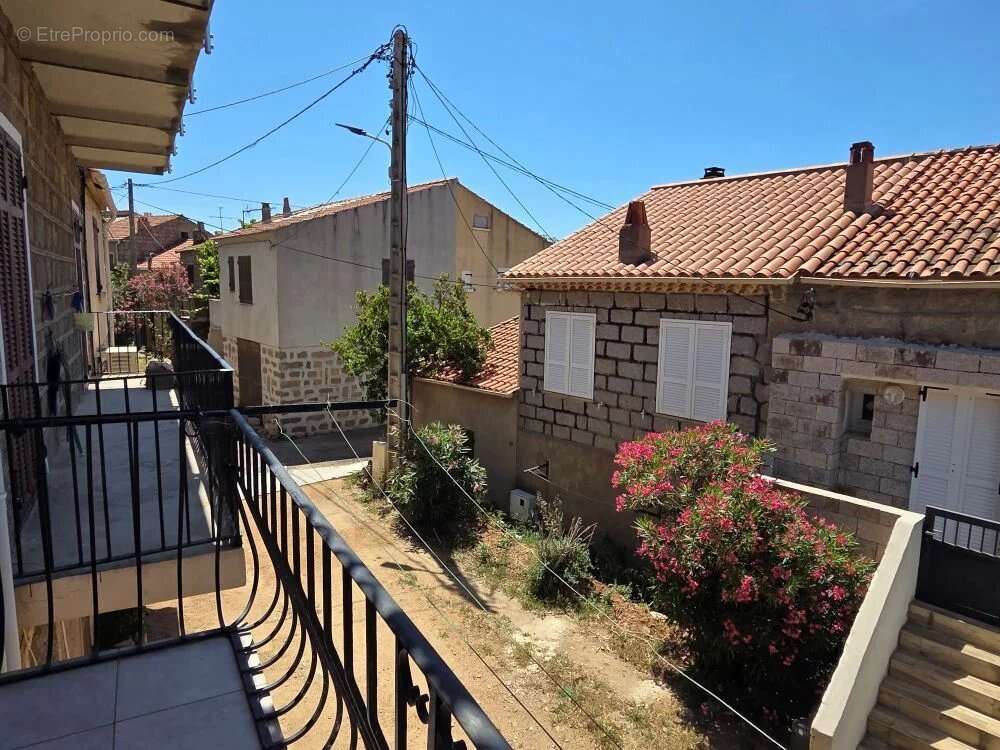 Appartement à MONACIA-D'AULLENE