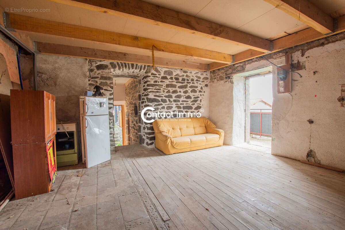 Maison 75 m² à Tourzel-Ronzieres  - photo 5