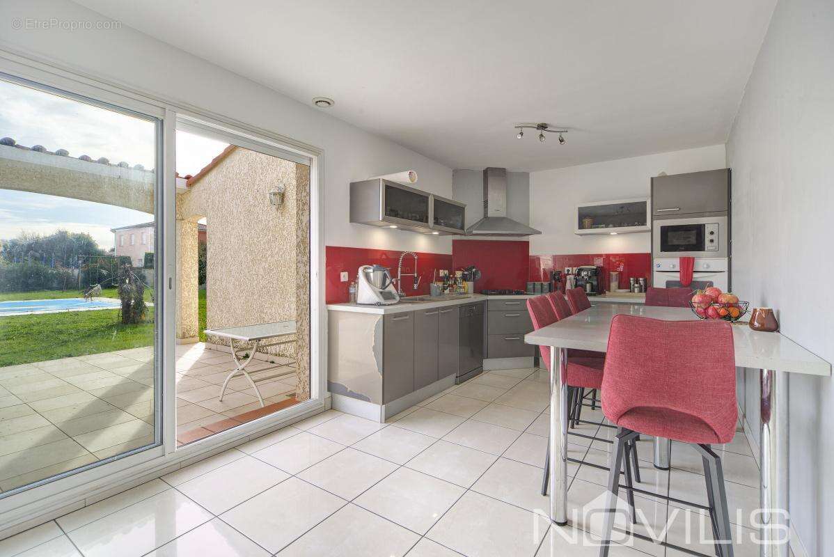 Maison à LAVERNOSE-LACASSE