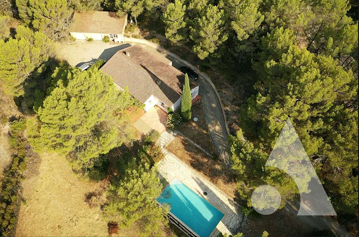 Maison provençale de plain-pied  135 m² avec piscine, double garage et fort potentiel ? Salernes - photo 15