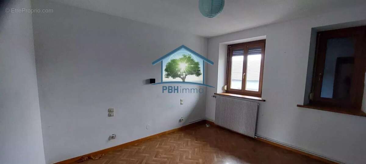 Maison à LA NEUVEVILLE-DEVANT-LEPANGES