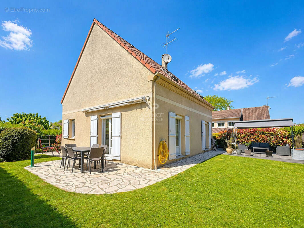 Maison à VERNEUIL-SUR-SEINE