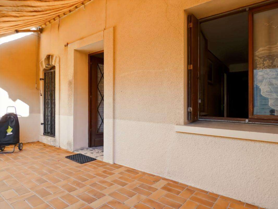 Maison à SAINT-QUENTIN-LA-POTERIE