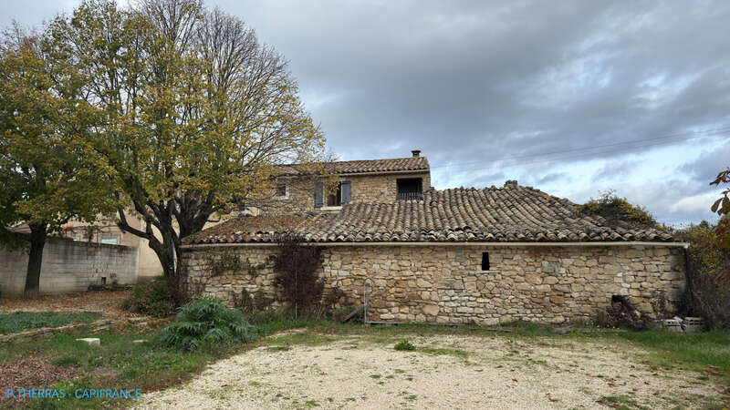 En exclusivité - Authentique bergerie Provençale du XIXème siècle à fort potentiel - photo 2
