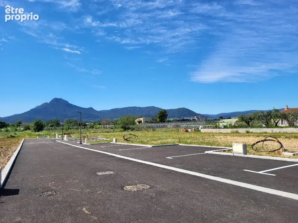 Terrain à LA CRAU