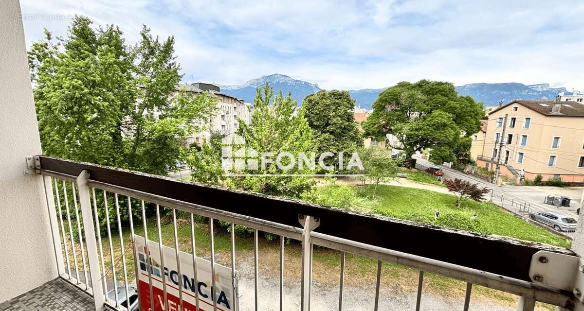 Appartement à SAINT-MARTIN-D'HERES