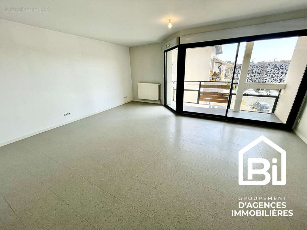 DOUVRES LA DÉLIVRANDE - T3 lumineux avec balcon, cave et double parking - photo 3