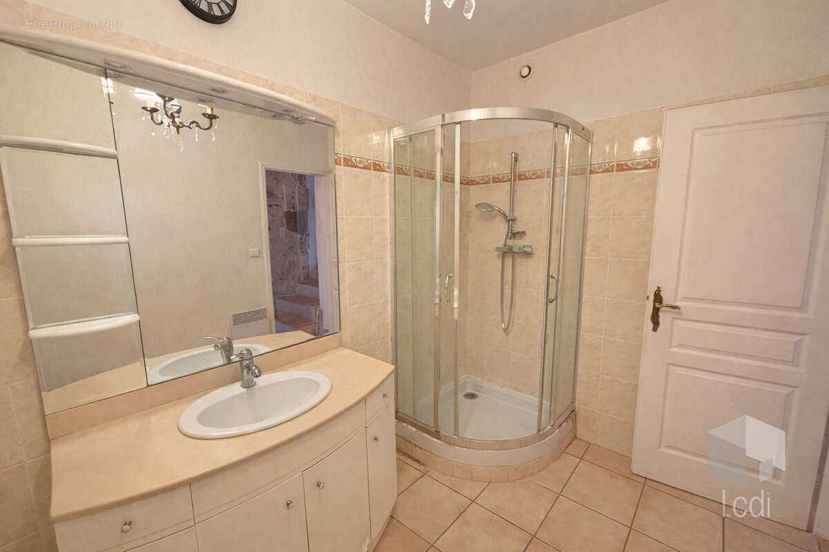 ROCHEMAURE, maison de village de 130 m2 - photo 7