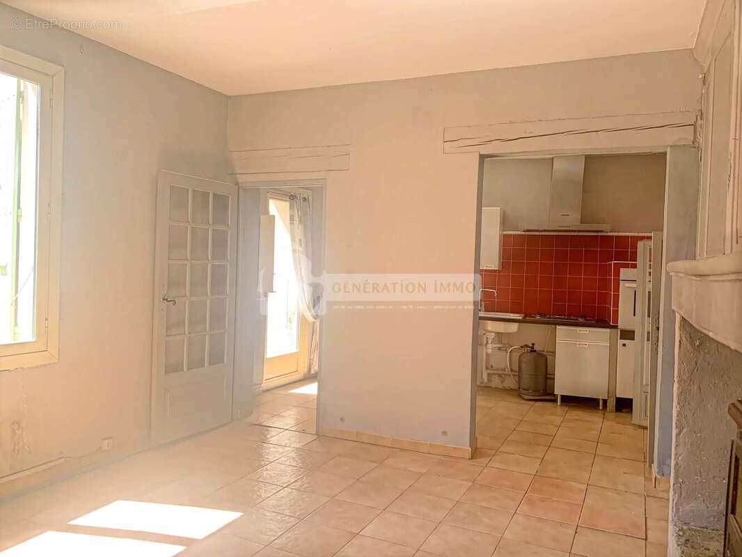 Maison à vendre dans le coeur du village de Fontvieille - photo 7