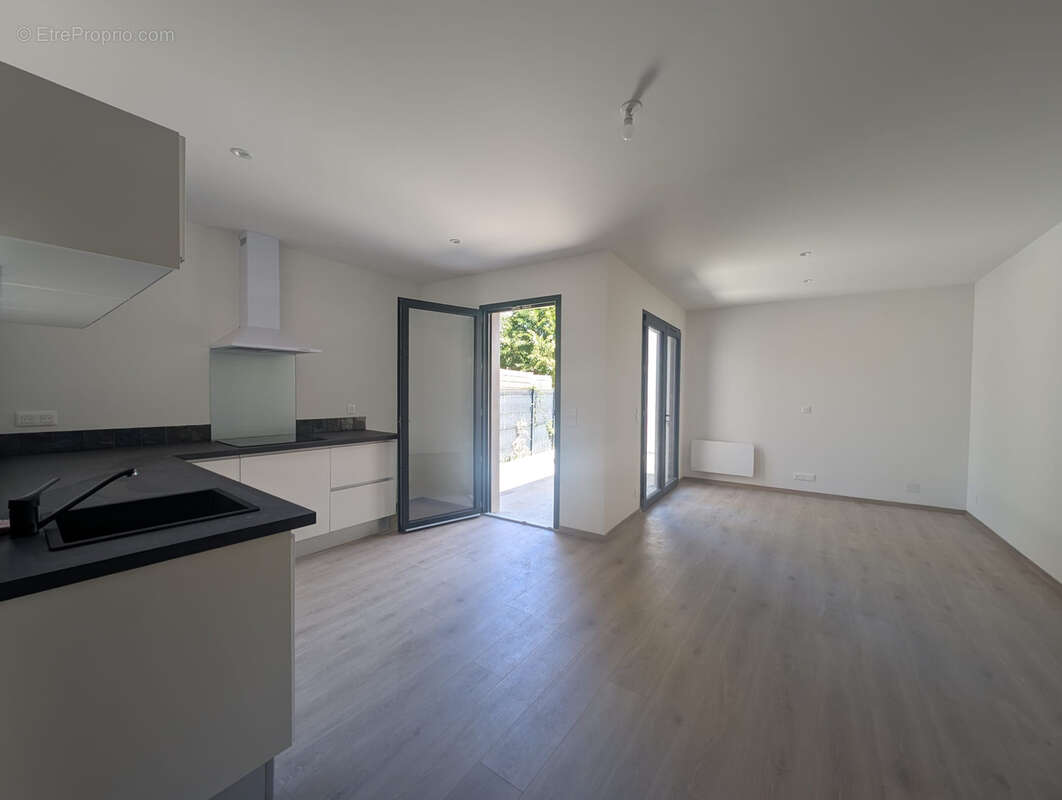 Maison de village entièrement rénovée à ORNAISONS - photo 4