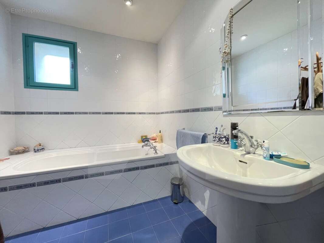 Maison à SAINT-NAZAIRE-LES-EYMES