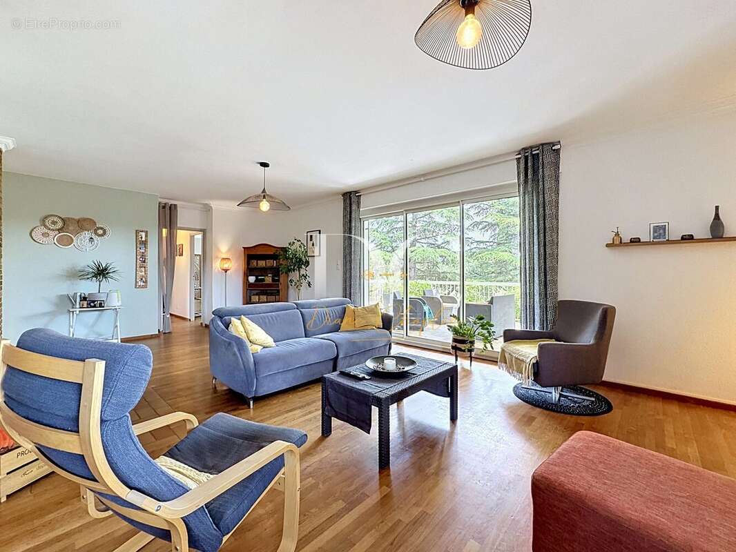 Maison 265 m² à Entraigues-Sur-La-Sorgue  - photo 8