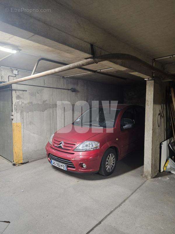 Parking à PARIS-11E