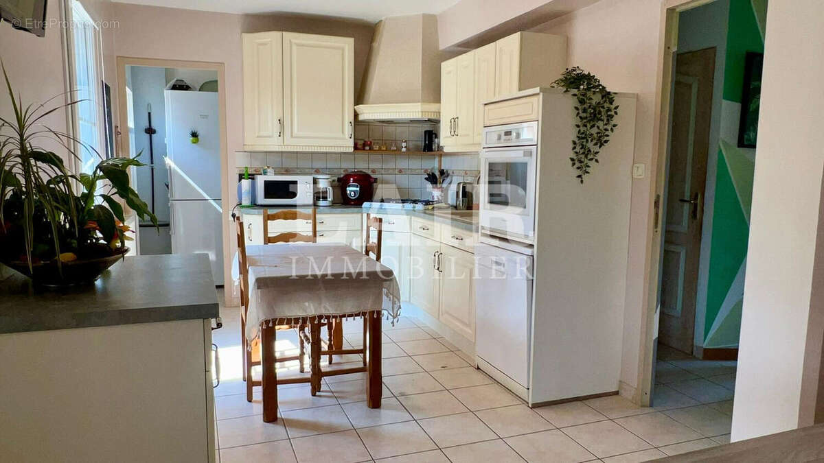 Maison à LE MELE-SUR-SARTHE