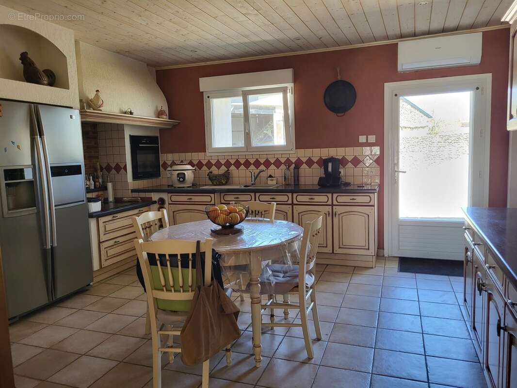 Maison à vendre 6 pièces AIRVAULT (79) Terrain 2538 m² - photo 3