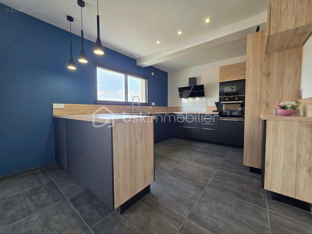 Maison contemporaine de 2023 avec 1 861 m² de terrain - photo 7