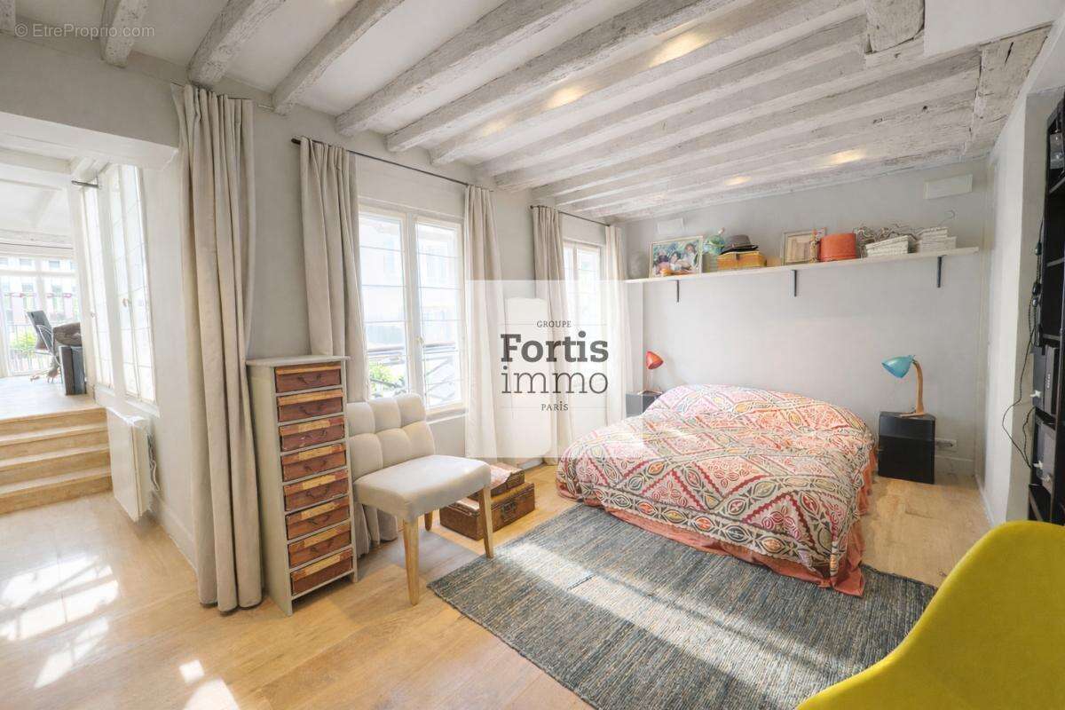 Appartement à PARIS-1E