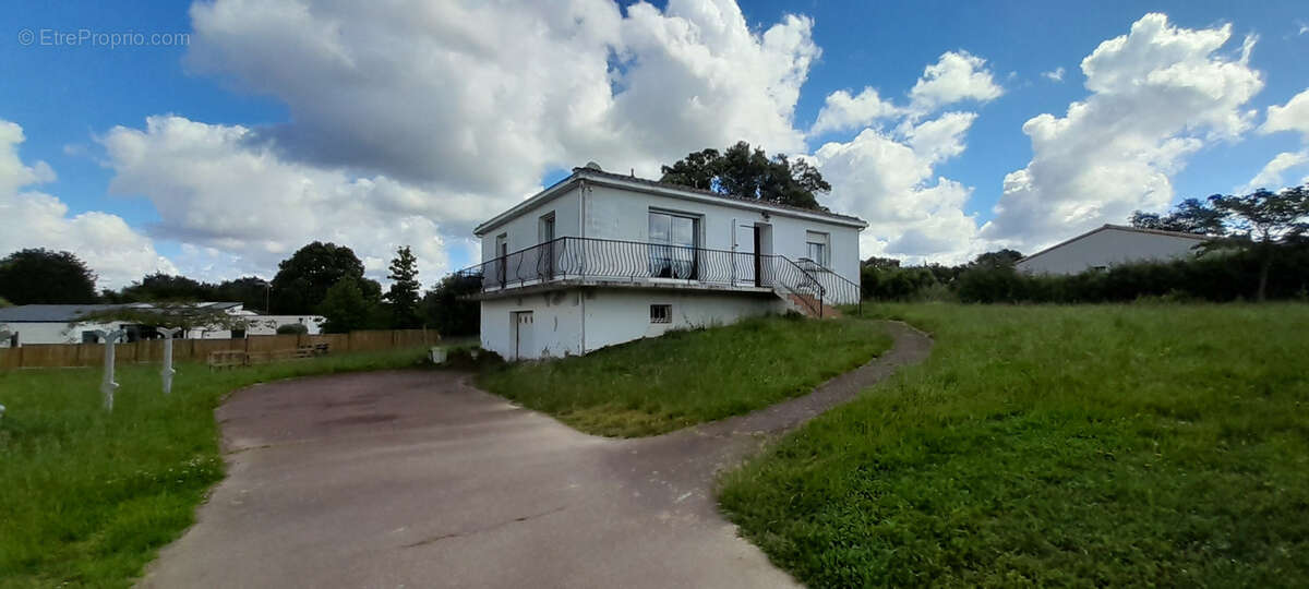 Maison à AVRILLE