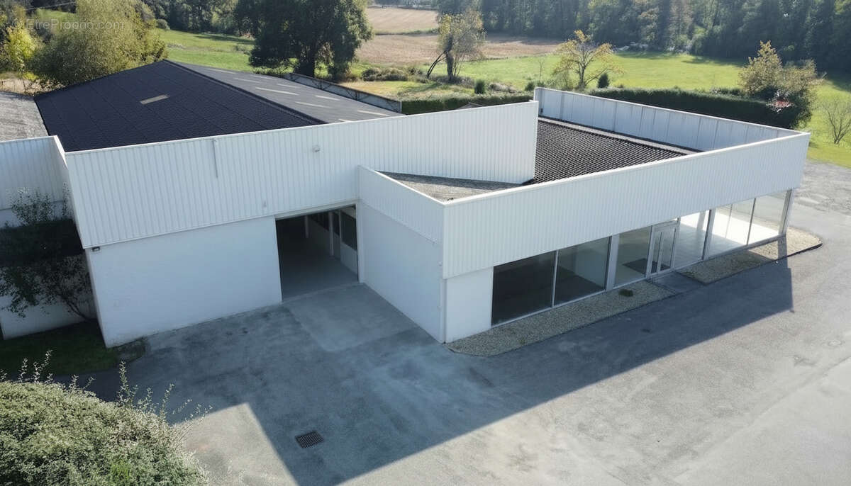 Photo 2 - Commerce à MORLAAS