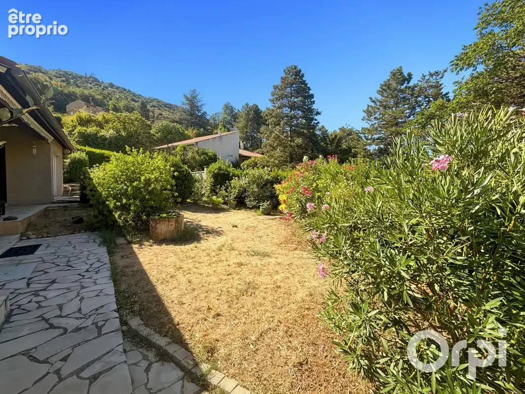 Saint-Péray — Maison familiale de 142 m² avec grand terrain - photo 5