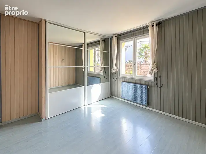 Maison de plain-pied avec grand terrain constructible et dépendances - photo 6