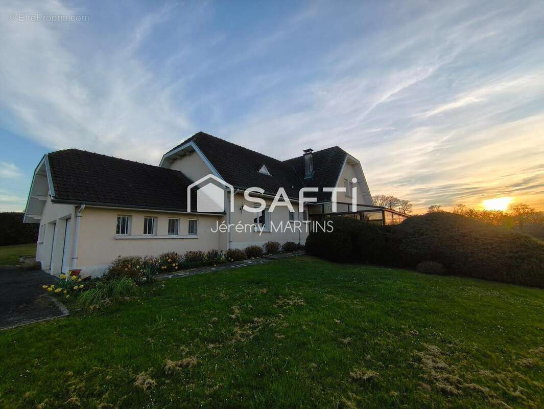 Maison 167 m² à Flagnac  - photo 2