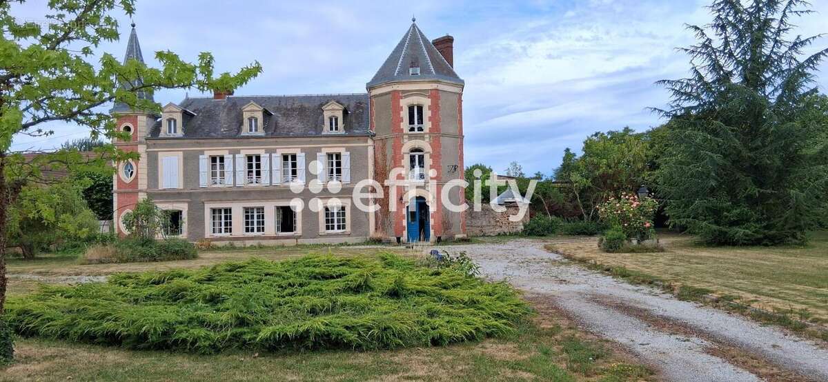 Maison 251 m² à Saint-Christophe-Le-Jajolet  - photo 2