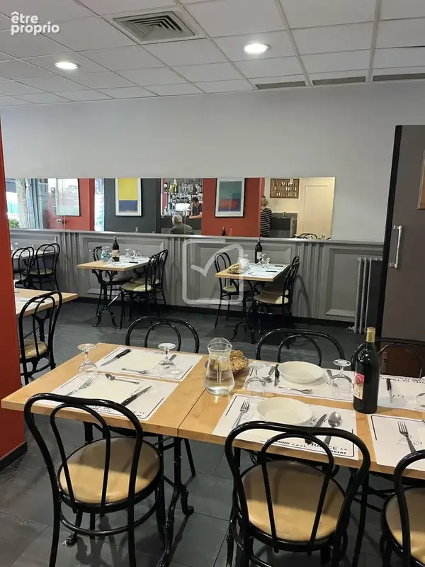 Ensemble immobilier de 799 m2 : Hôtel 2 étoiles, bar et restaurant - photo 7