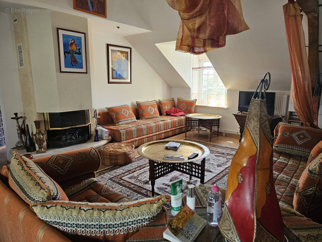 Maison à DUN-SUR-AURON