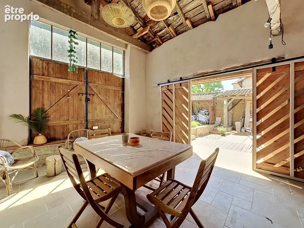 Maison de village avec jardin - 223m2 au cœur du village de Fareins - photo 15