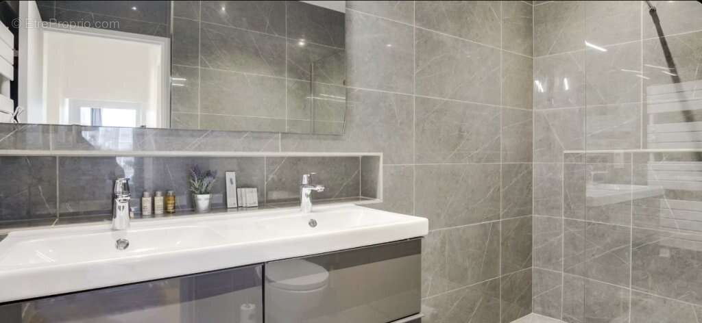Appartement à PARIS-10E