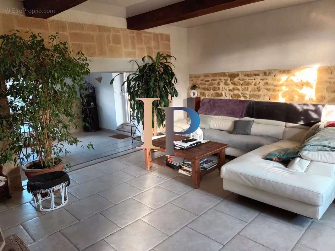 Maison à POUILLY-SOUS-CHARLIEU