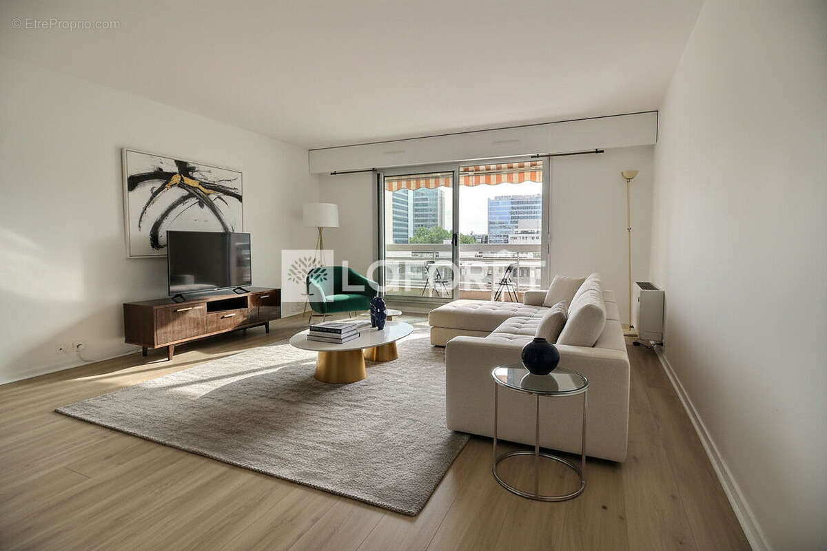 Appartement à COURBEVOIE