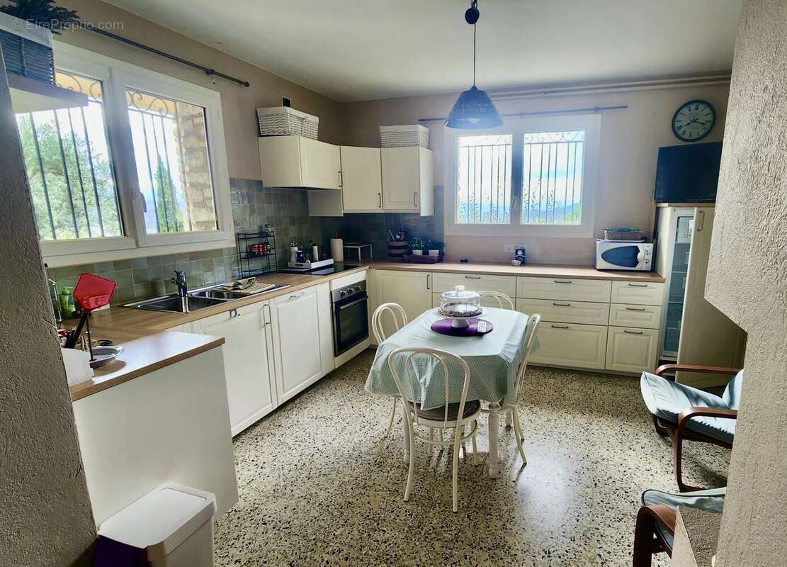 Maison à SAINT-SATURNIN-LES-APT