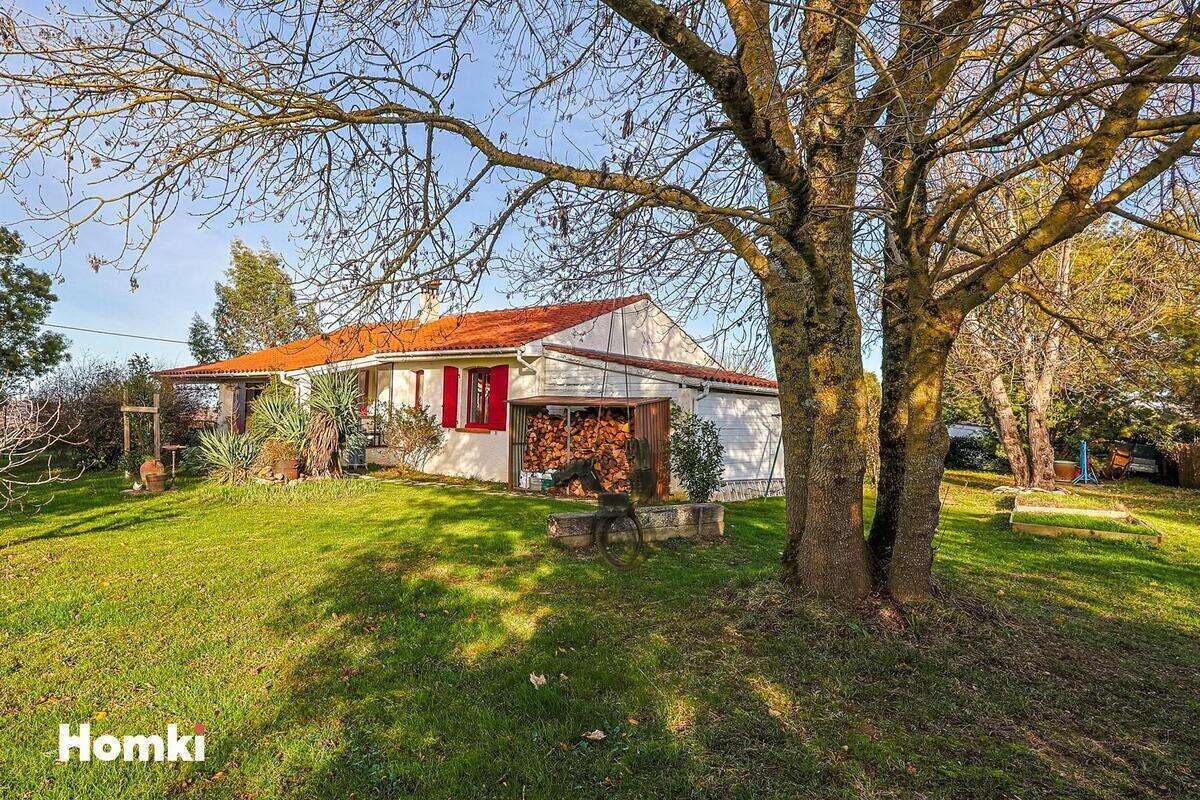 Maison à MONTAIGUT-SUR-SAVE