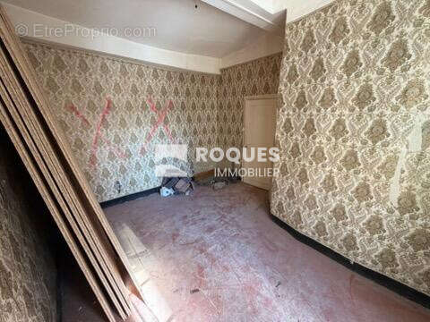 Lodève centre, ensemble d'habitation à rénover entièrement ! - photo 3