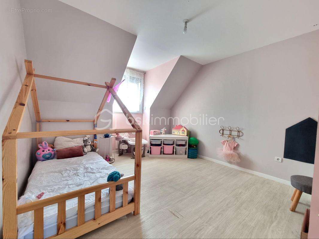 Maison à CHATENAY-SUR-SEINE