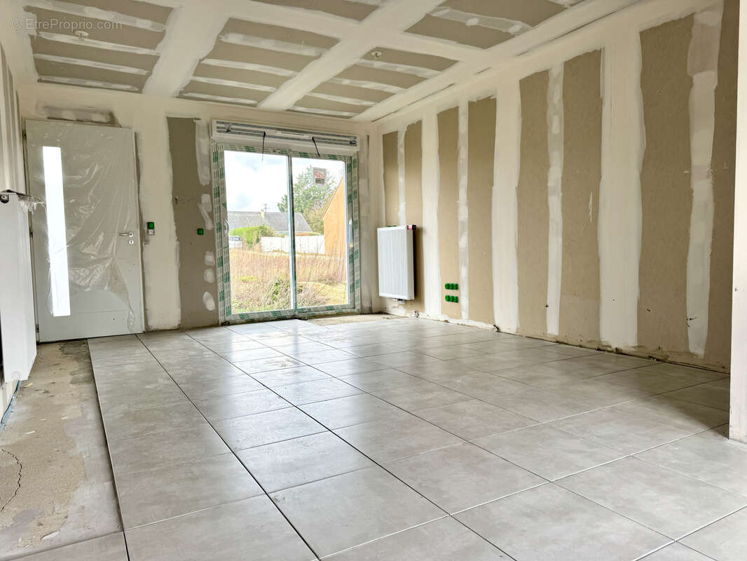 Maison à NOYERS