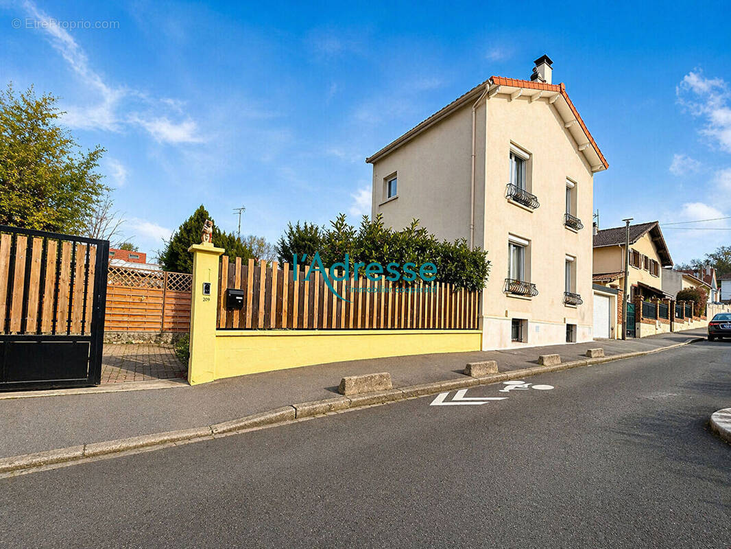 Maison à NANTERRE