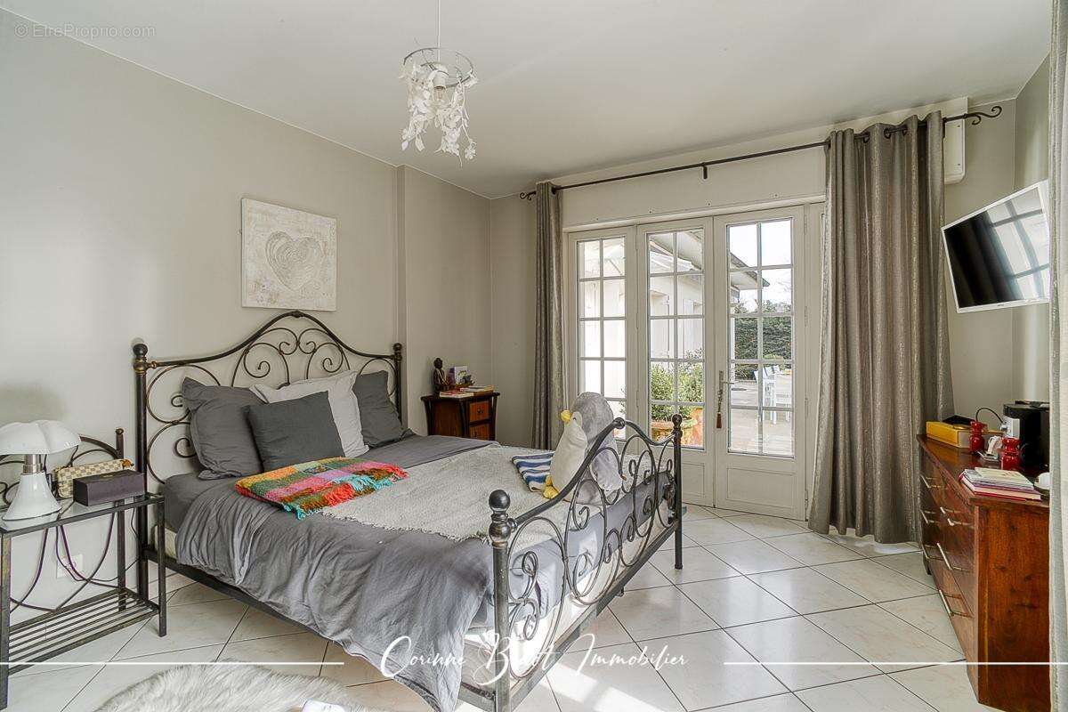 Maison à SAINT-PIERRE-DE-CHANDIEU