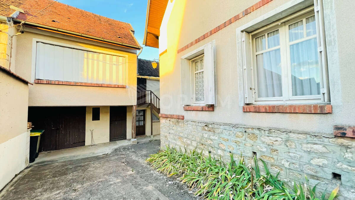 Maison à MALIGNY
