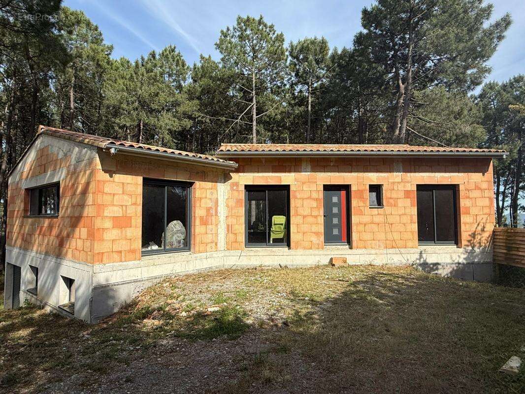 Maison à LABLACHERE