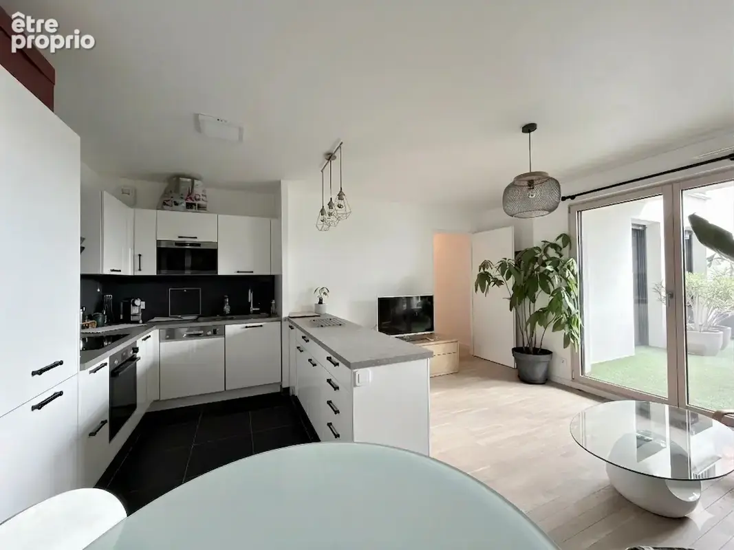 Saint-Maurice — À 5 minutes du RER A Joinville-le-Pont  Exclusivité — Appartement avec terrasse de 17 m2 - photo 2