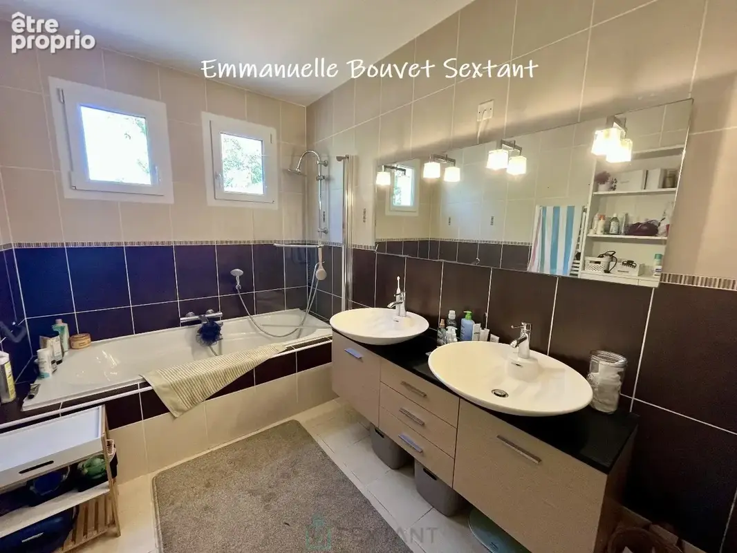 BERGERAC, jolie maison périgourdine, 202 m², 6 chambres, vie possible de plain-pied, piscine, garage, beau terrain arboré et clo - photo 15