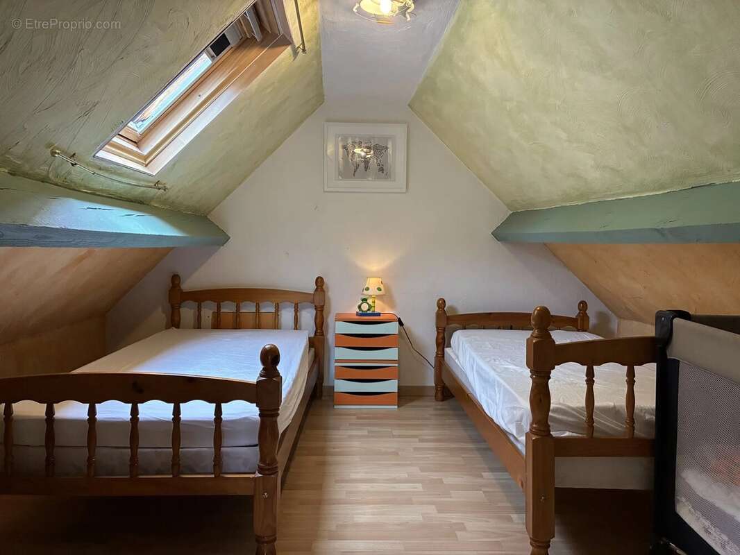 Maison rénovée avec gîte séparé de 3 chambres et piscine !! - photo 17