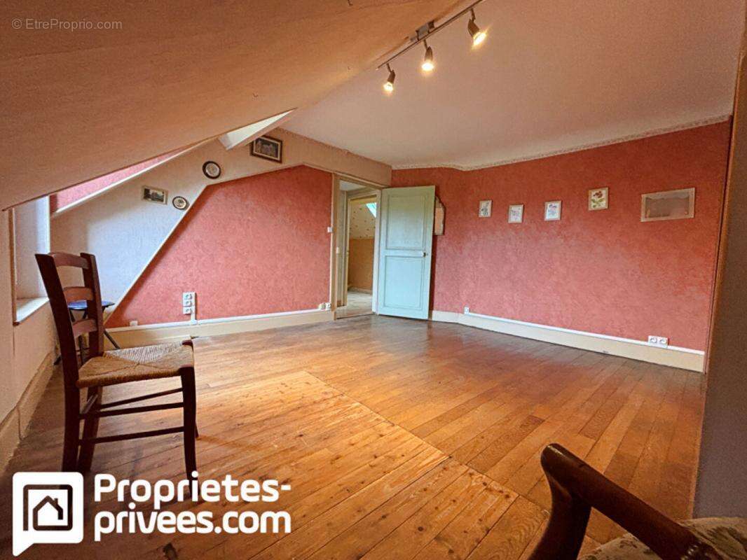 Maison à MEHUN-SUR-YEVRE