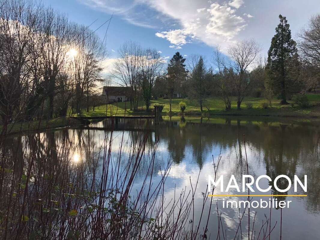 Maison à LA CELLE-DUNOISE