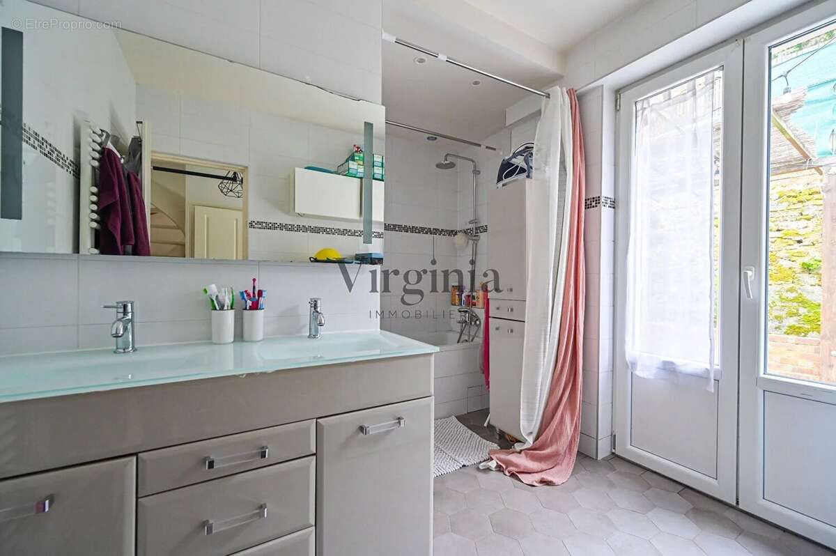 Appartement à CHARENTON-LE-PONT