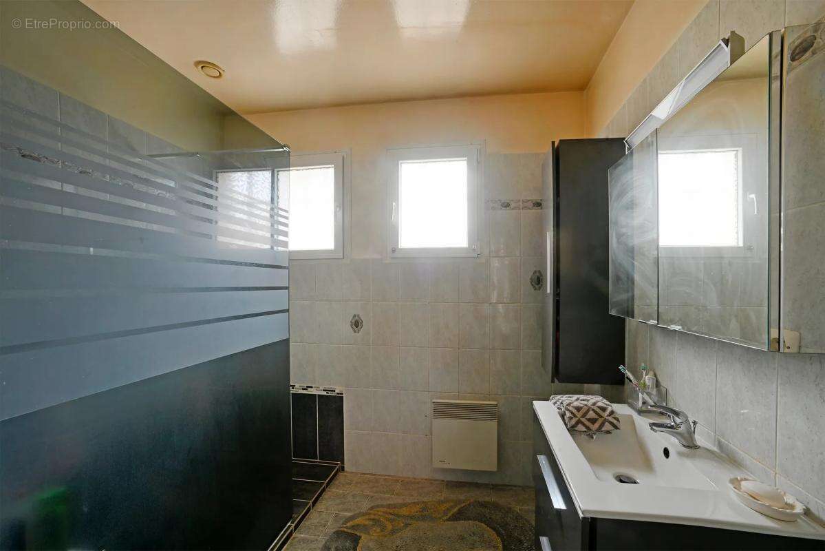 Maison à JONQUIERES-SAINT-VINCENT