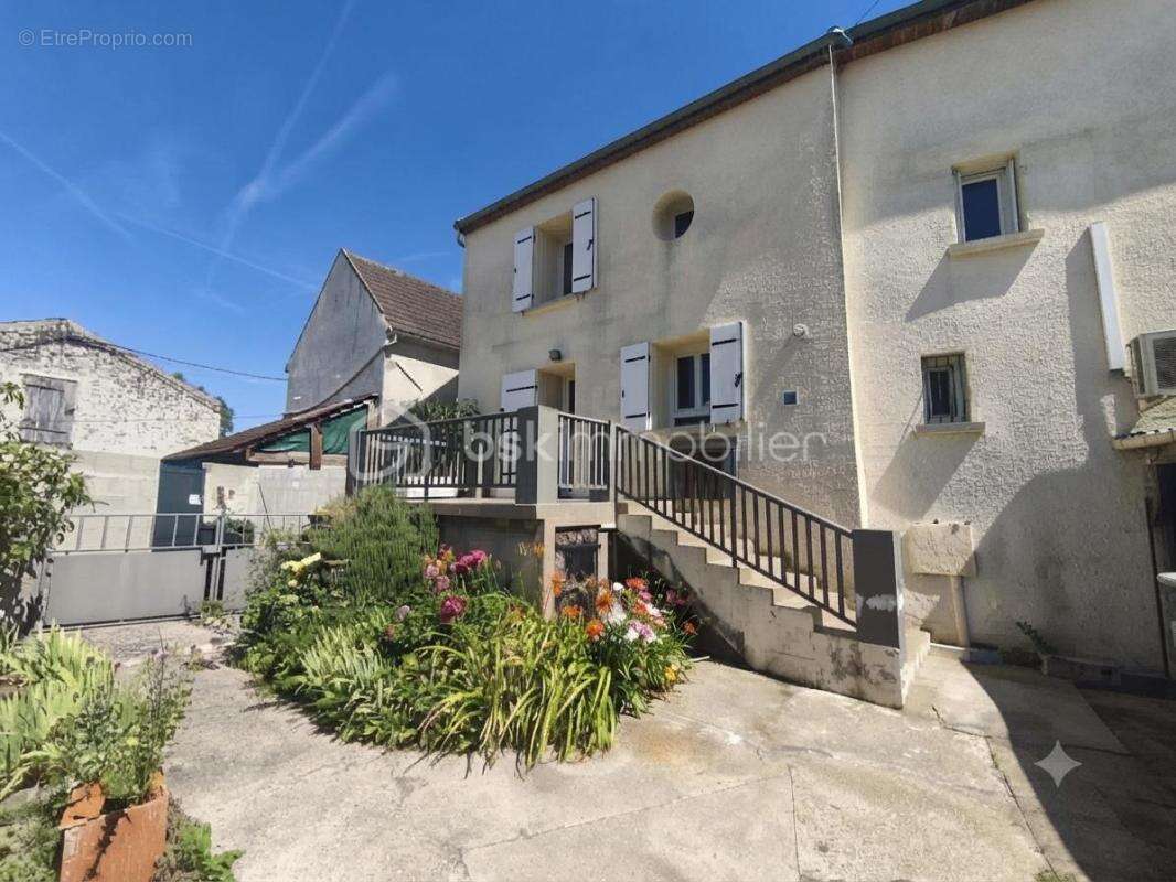 Maison à LIZY-SUR-OURCQ